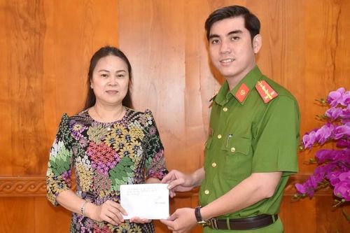 Bạc Liêu: Trao trả mỹ kim bị mất cho Việt kiều Mỹ