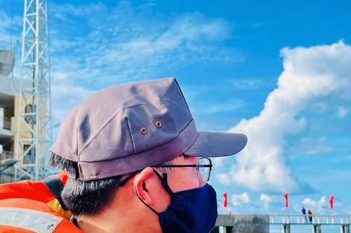 Những con tàu đón Tết ngoài khơi
