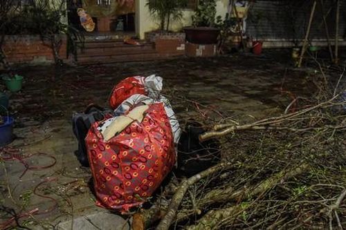 Mới 29 Tết, tiểu thương bán hoa đã dọn hàng về quê
