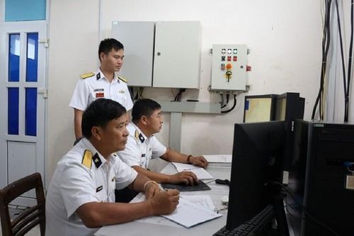 'Mắt thần' giữ biển ngày Xuân