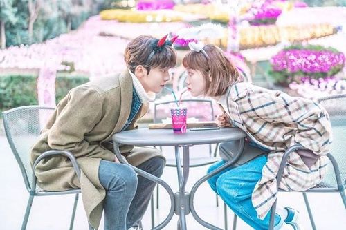 Hội độc thân 'đổ xô' đi thuê người yêu trước khi về Tết