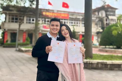 Quang Hải khoe giấy đăng ký kết hôn, Tấn Tài ghi bàn trước Tết