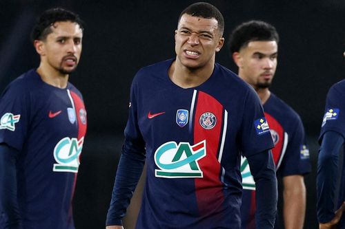 PSG run rẩy khi Mbappe bị vào bóng thô bạo