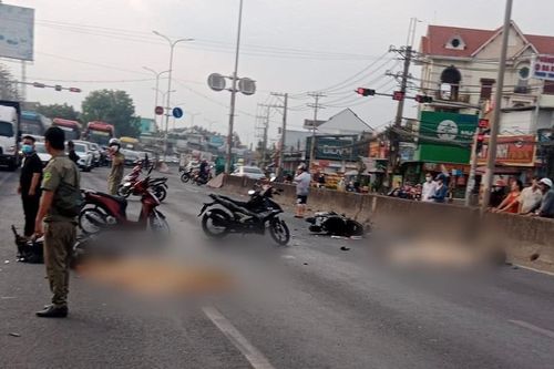 Hai xe máy va chạm trên quốc lộ 51, 2 người tử vong