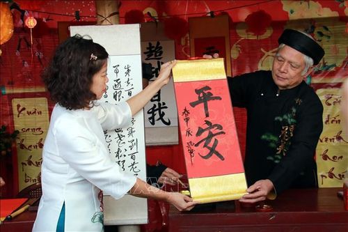 Xin chữ thư pháp - nét đẹp văn hóa đầu năm của người Việt