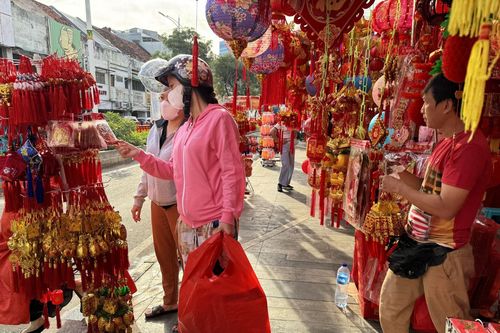 Người Việt ở Jakarta đi sắm Tết