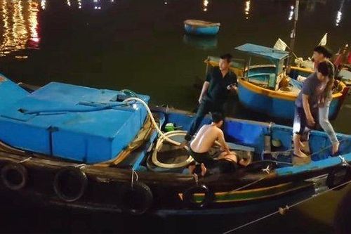 Trao danh hiệu tuổi trẻ dũng cảm cho chiến sĩ công an cứu người