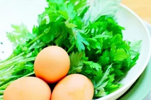 Bạn nên ăn nhiều món canh ngải cứu nấu trứng này, đặc biệt là đối với chị em phụ nữ