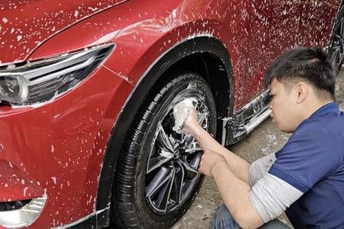 Rửa ô tô cận Tết đắt đỏ, tự làm sạch tại nhà sao cho đúng cách?