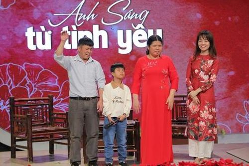 Ánh sáng đặc biệt của gia đình hát rong ở Hưng Yên