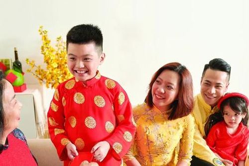 Những điều ý nghĩa cha mẹ nên dạy trẻ dịp Tết