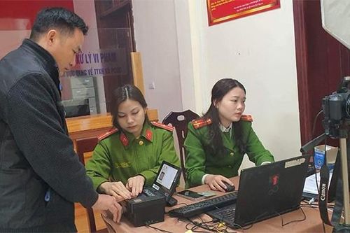 Hà Nội: Làm việc xuyên Tết thu nhận hồ sơ cấp căn cước và tài khoản định danh điện tử