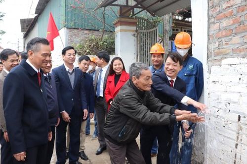 Dòng nước sạch đầu tiên vượt sông Hồng tới 'xã đảo' của Thủ đô