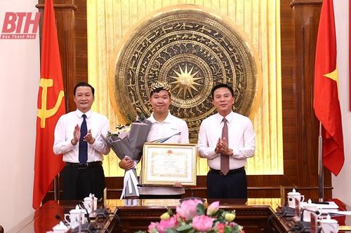Đưa sự nghiệp giáo dục lên tầm cao mới
