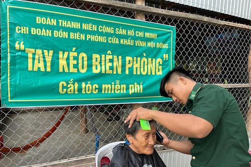 'Tay kéo biên phòng'