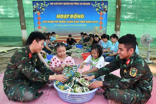 Nhiều hoạt động đón Xuân của lực lượng vũ trang An Giang