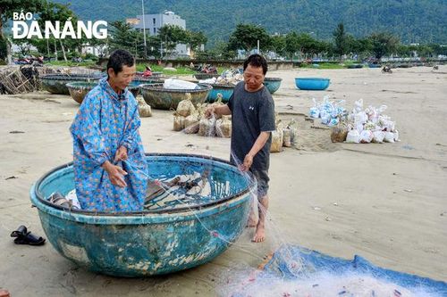 Làng quanh chân sóng