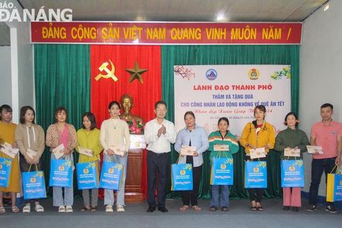 Bí thư Thành ủy Nguyễn Văn Quảng thăm, tặng quà Tết