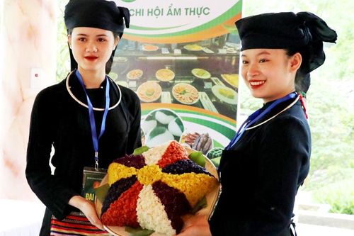 Độc đáo ẩm thực ngày Tết của người Tày Định Hóa