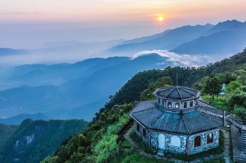 Mưa rơi qua Vọng Hải Đài