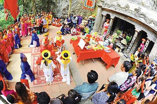 Ninh Bình: Độc đáo kiến trúc đền Trần - Tràng An
