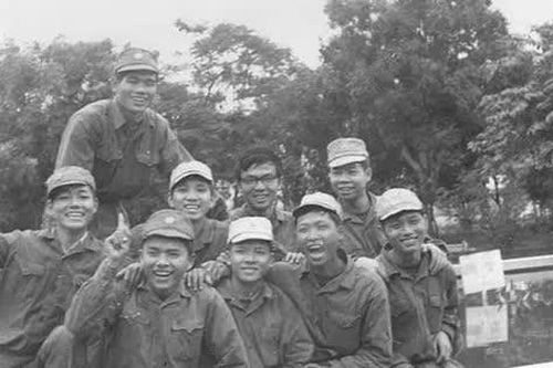 Đi tìm đồng đội và 'trò đùa của số phận'