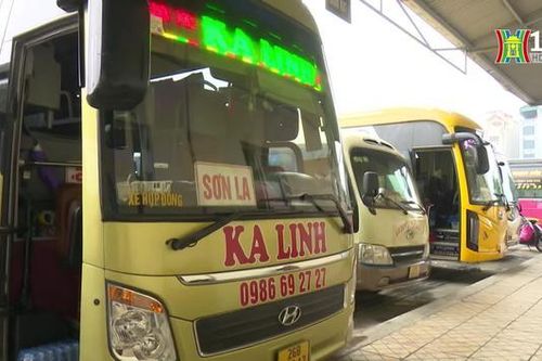 Bến xe Hà Nội thưa vắng dần chiều 29 Tết