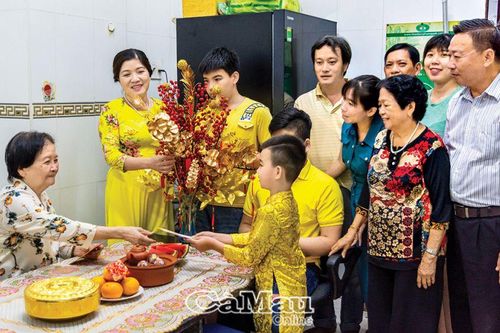 Người Hoa đón Tết Việt