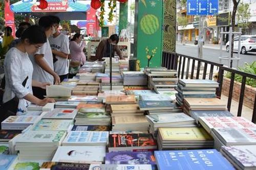 Những cuốn sách quý ở Lễ hội đường sách TPHCM Xuân Giáp Thìn 2024