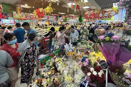 TPHCM: Người dân đi mua sắm tăng đột biến ngày 29 Tết
