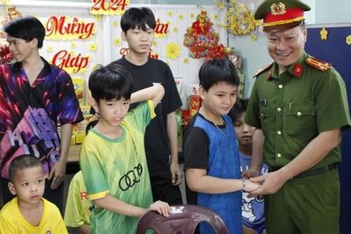 Mang Xuân đến với trẻ em có hoàn cảnh đặc biệt