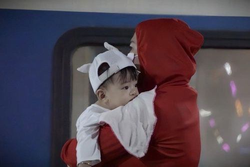 Chuyến tàu bồi hồi của những người con xa xứ về đến quê nhà ngày 30 Tết