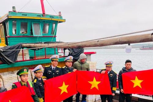 Đón Tết sớm nơi đảo xa