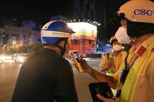 Mức phạt nồng độ cồn năm 2024 với xe máy là bao nhiêu?