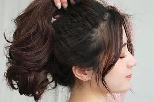 Làm thế nào để tóc vào nếp sau khi uốn xoăn?