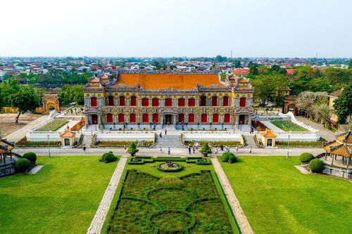 Chiêm ngưỡng cung điện trăm tỷ mở cửa đón khách dịp Tết