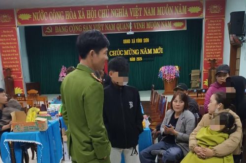 Gặp nạn khi về quê đón Tết, hơn 30 người được bố trí nghỉ tạm tại trụ sở xã