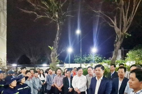 Bí thư Tỉnh ủy Quảng Nam thăm, tặng quà cho công nhân môi trường đô thị