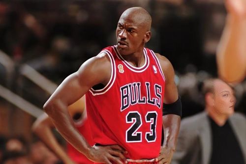 6 chiếc giày của Michael Jordan cán mốc 8 triệu USD