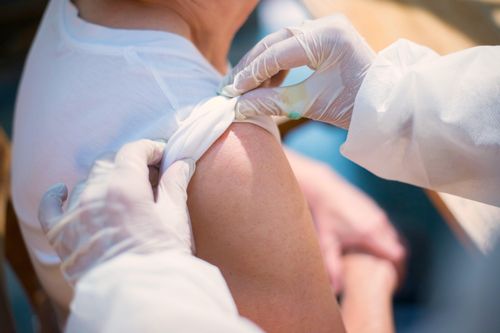 Nhập viện vì mải tiếp khách ngày Tết, quên cả ăn uống