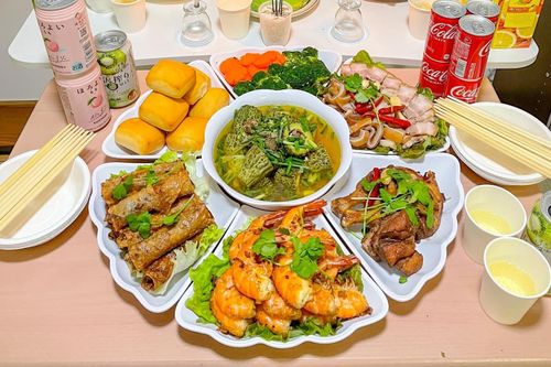 Mâm cỗ tất niên ngập tràn trên mạng xã hội