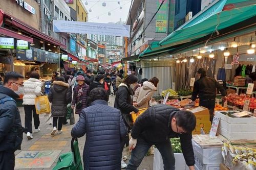 Giới nội trợ Hàn Quốc 'sốc' vì giá thực phẩm Tết tăng cao