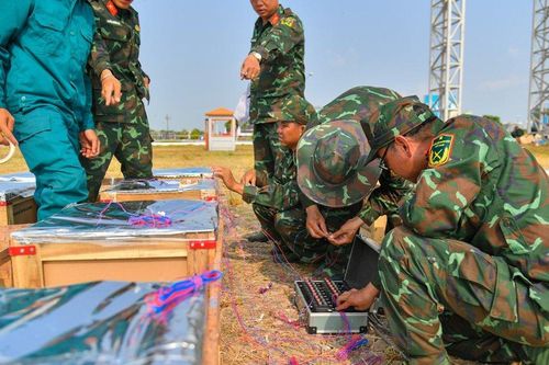 Kiên Giang: Cận cảnh trận địa pháo đêm giao thừa