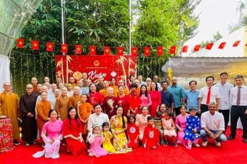 Ấm áp Tết Việt tại các nước