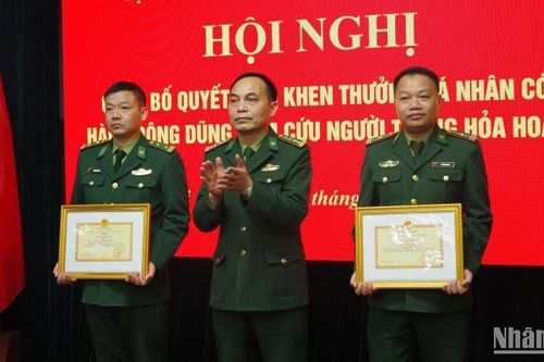 Quân nhân biên phòng Thái Bình cứu người trong hỏa hoạn được khen thưởng