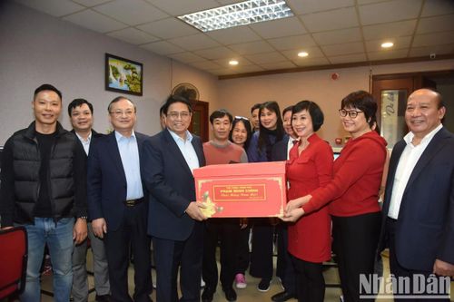 Thủ tướng Phạm Minh Chính thăm, kiểm tra công tác ứng trực dịp Tết của một số cơ quan thông tấn, báo chí