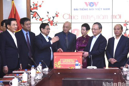 Thủ tướng kiểm tra công tác ứng trực, bảo đảm thông tin tại 3 cơ quan thông tấn, báo chí