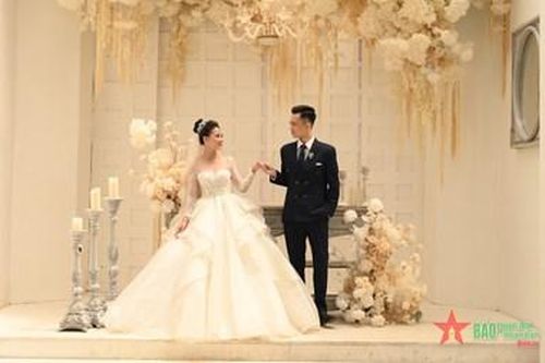 Vợ chồng chiến sĩ thi đua