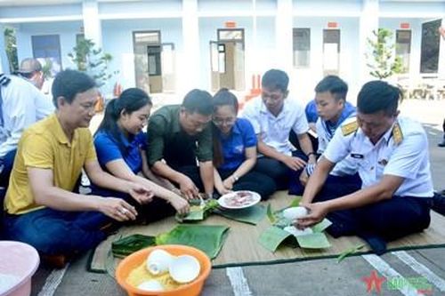 Đất liền hướng về đảo xa nơi vùng biển Tây Nam