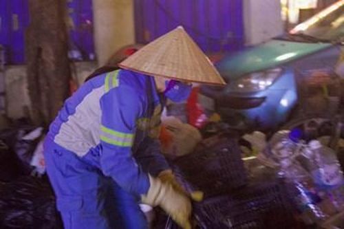 30 Tết của những công nhân làm đẹp cho Thủ đô